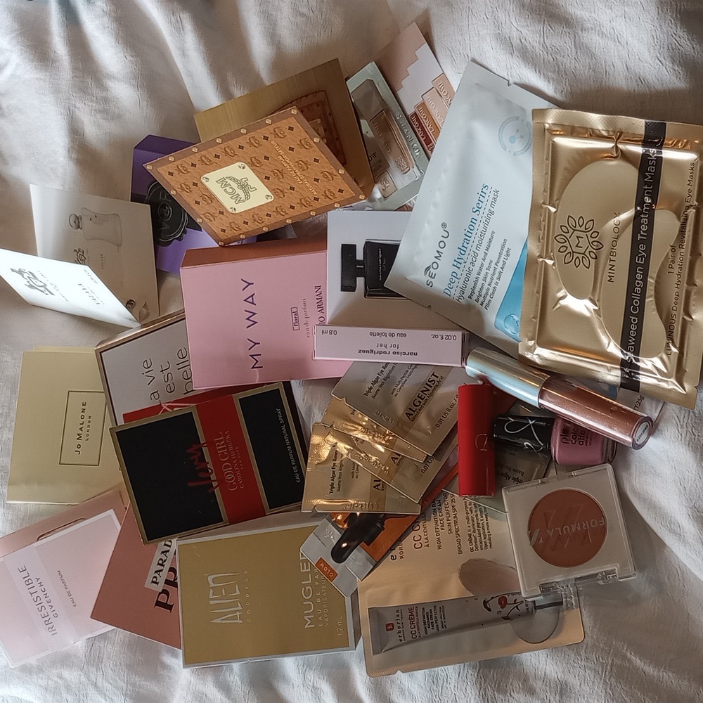 25 + piece beauty samples